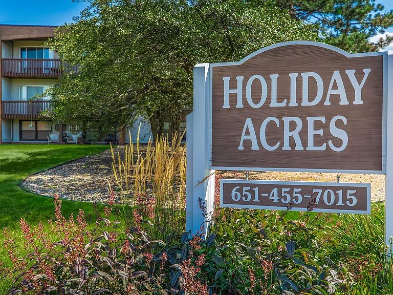 Holiday Acres Apartments — Photo 22