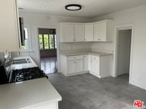 4th image of 817 N Harvard Blvd