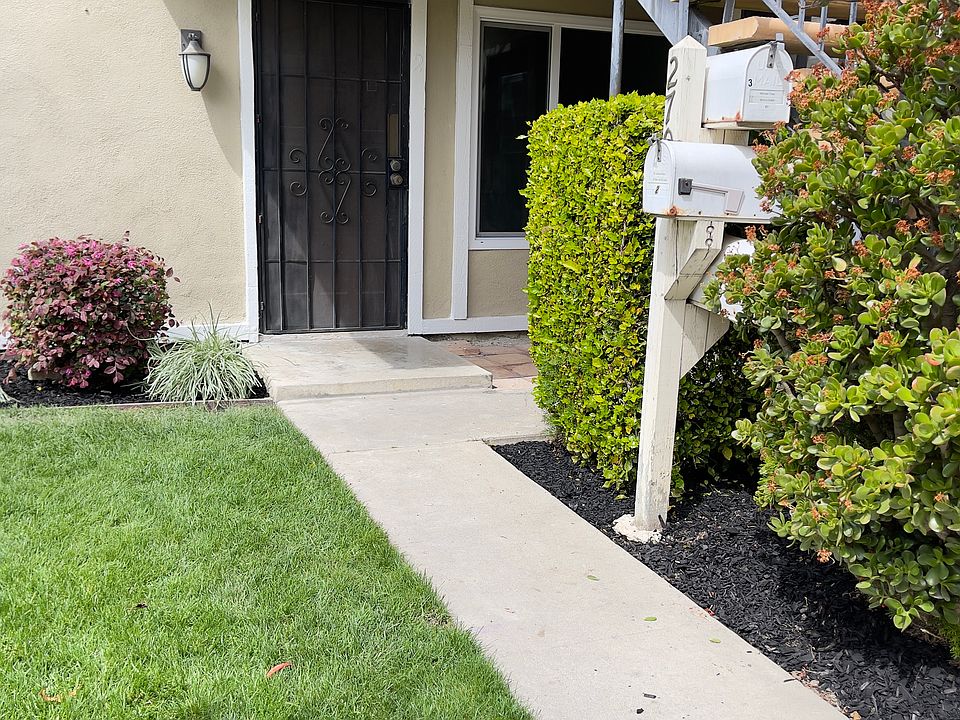 Apt 2 Entrance