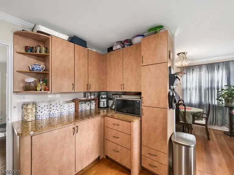 135 Hawthorne Ave — Photo 10