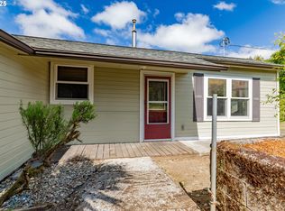 512 4th St, Myrtle Point, OR 97458