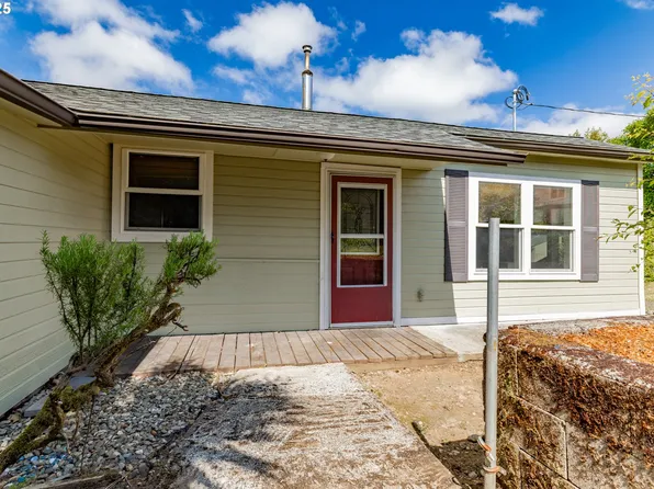 512 4th St, Myrtle Point, OR 97458