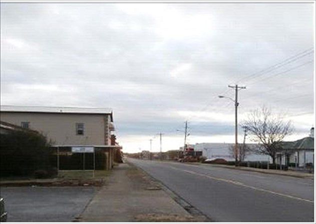 2nd image of 611 W Walnut St