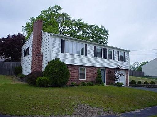 2nd image of 34 Carriage Rd