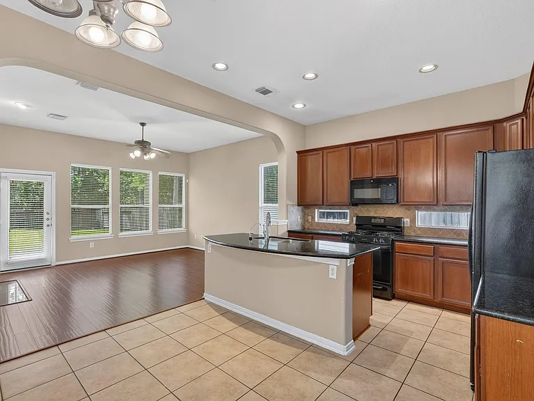 138 Zephyr Bend Pl — Photo 13