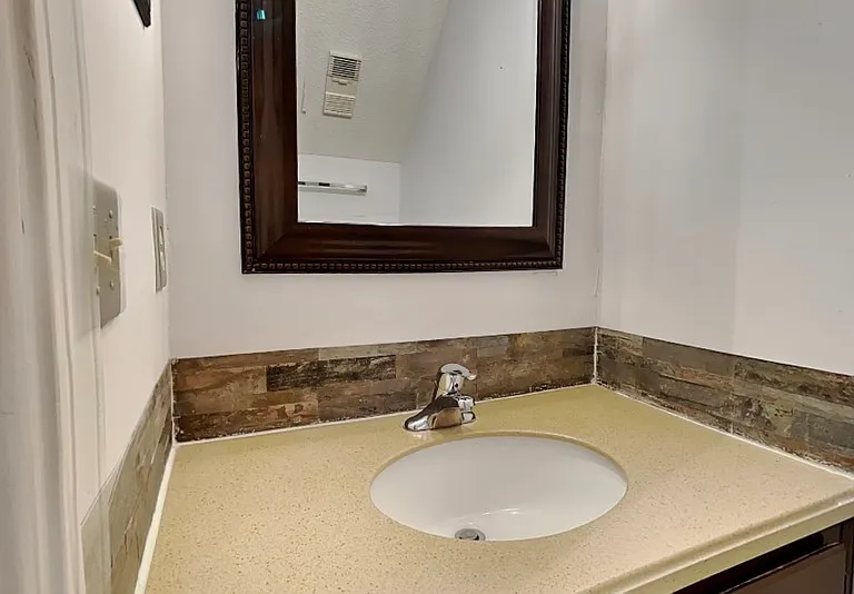 111 E 1st St #16 — Photo 17