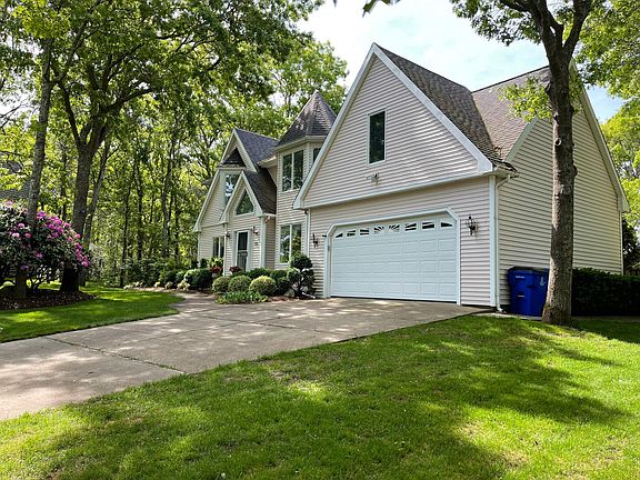 2nd image of 32 NOR'EAST Drive
