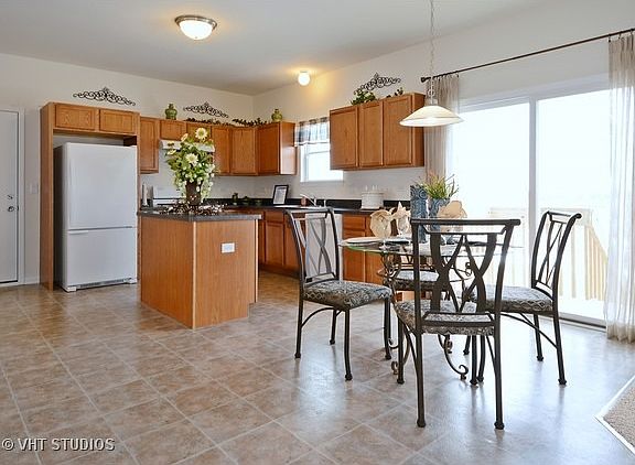 4th image of 596 Camellia Ave