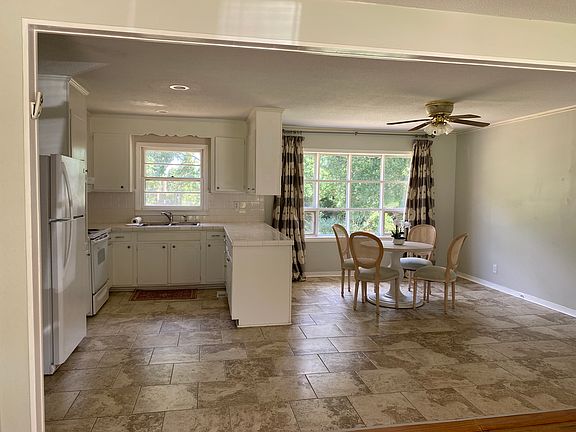 2nd image of 624 Honeywood Ln