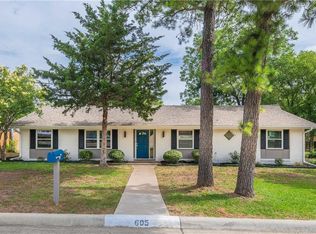 605 Merrill Dr, Bedford, TX 76022