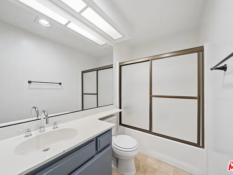 11924 Mayfield Ave #2 — Photo 10