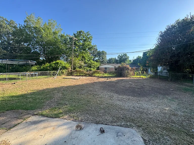3309 Red Bud Ln — Photo 12