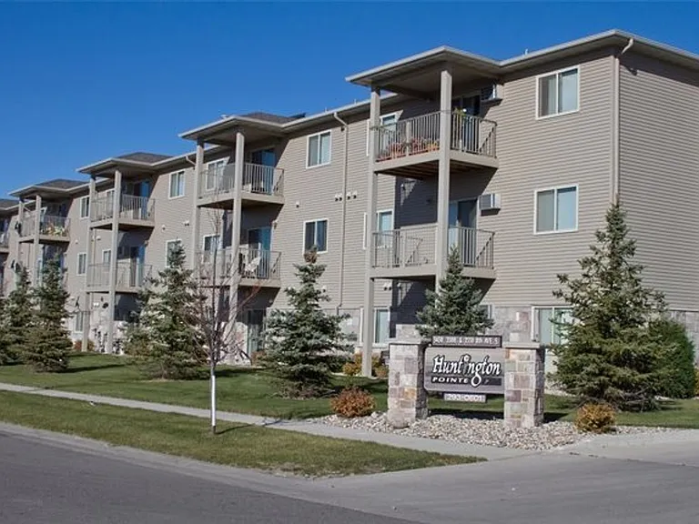Huntington Pointe I — Photo 1