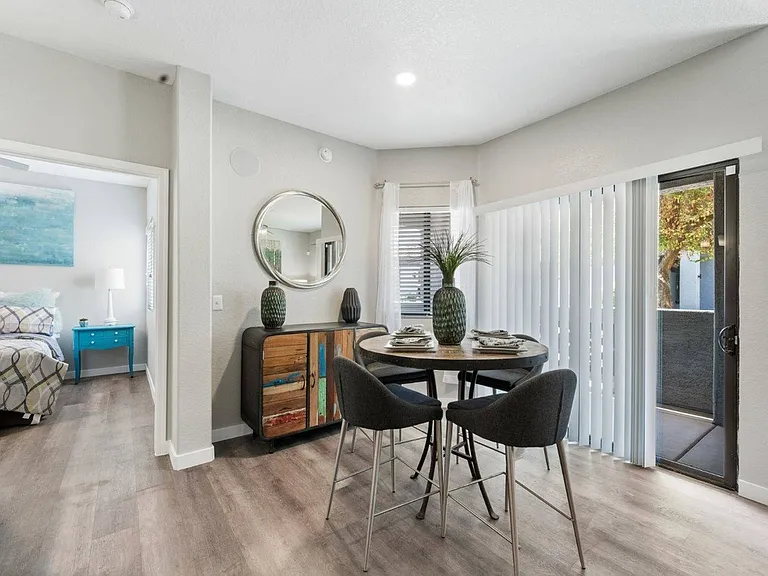 2x2 Platinum Dining Room