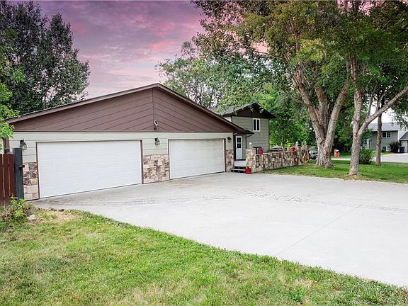 3rd image of 802 Quinella Dr