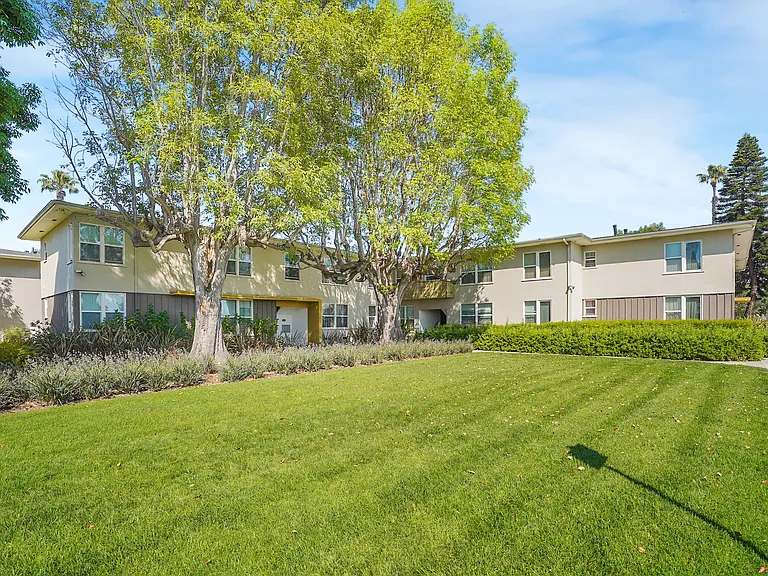 Hollypark Knolls Apartments — Photo 49
