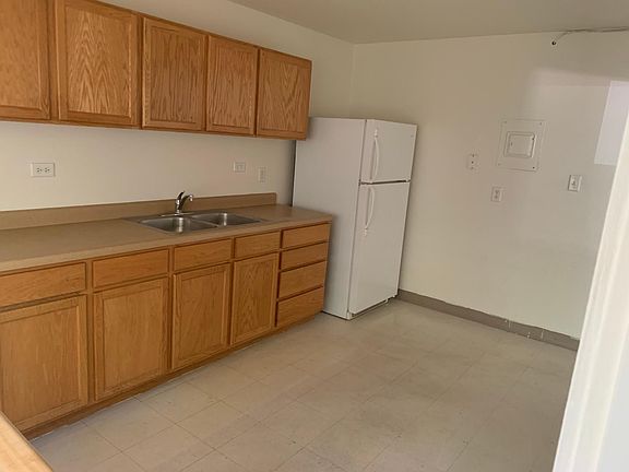 2nd image of 860 E 500 S APT 11