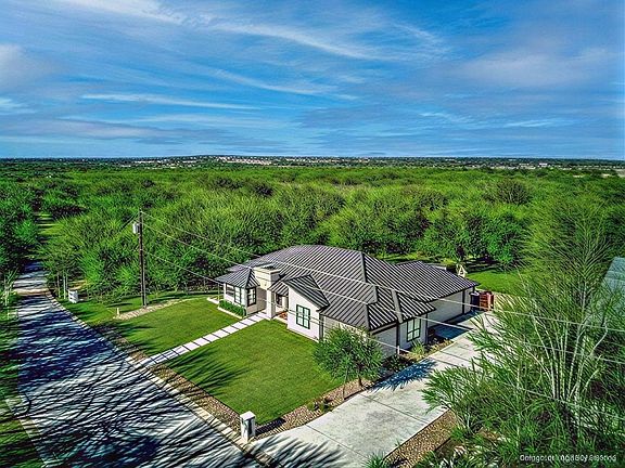 3rd image of 507 Boulder Creek Drive
