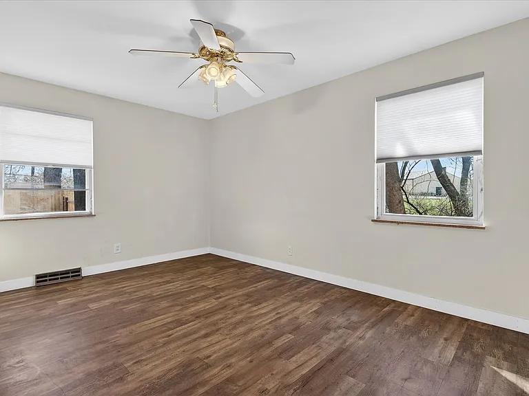 507 W 4th St — Photo 10