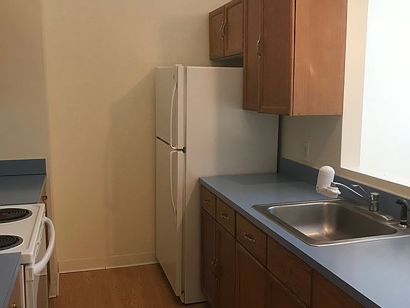 5th image of 196 Crown St #2E