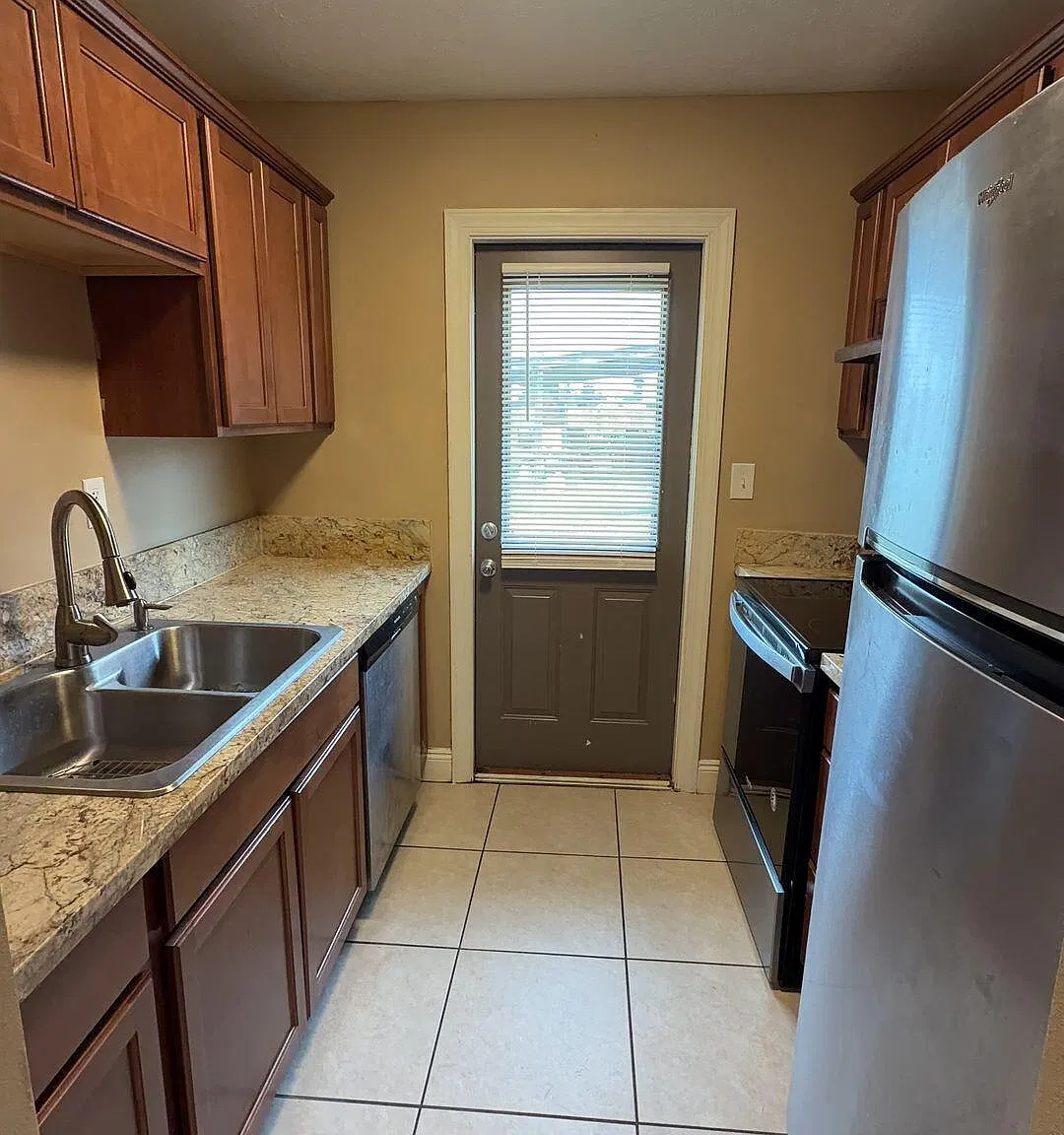 2 bed, 900 sqft, $1,295 — Photo 4