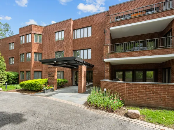 501 Oakwood Ave APT 3A, Lake Forest, IL 60045