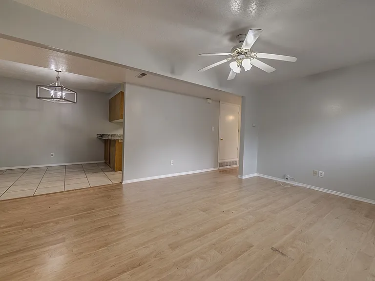 1273 N Riverside Ave #3 — Photo 2