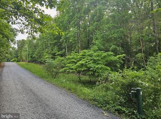 68 Rustling Leaf Ln, Hedgesville, WV 25427