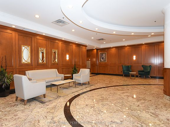 5th image of 242 Rideau St #1808
