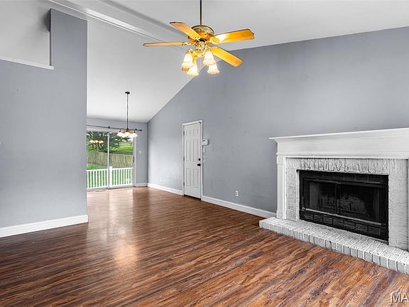 3rd image of 16118 Castlerea Blvd