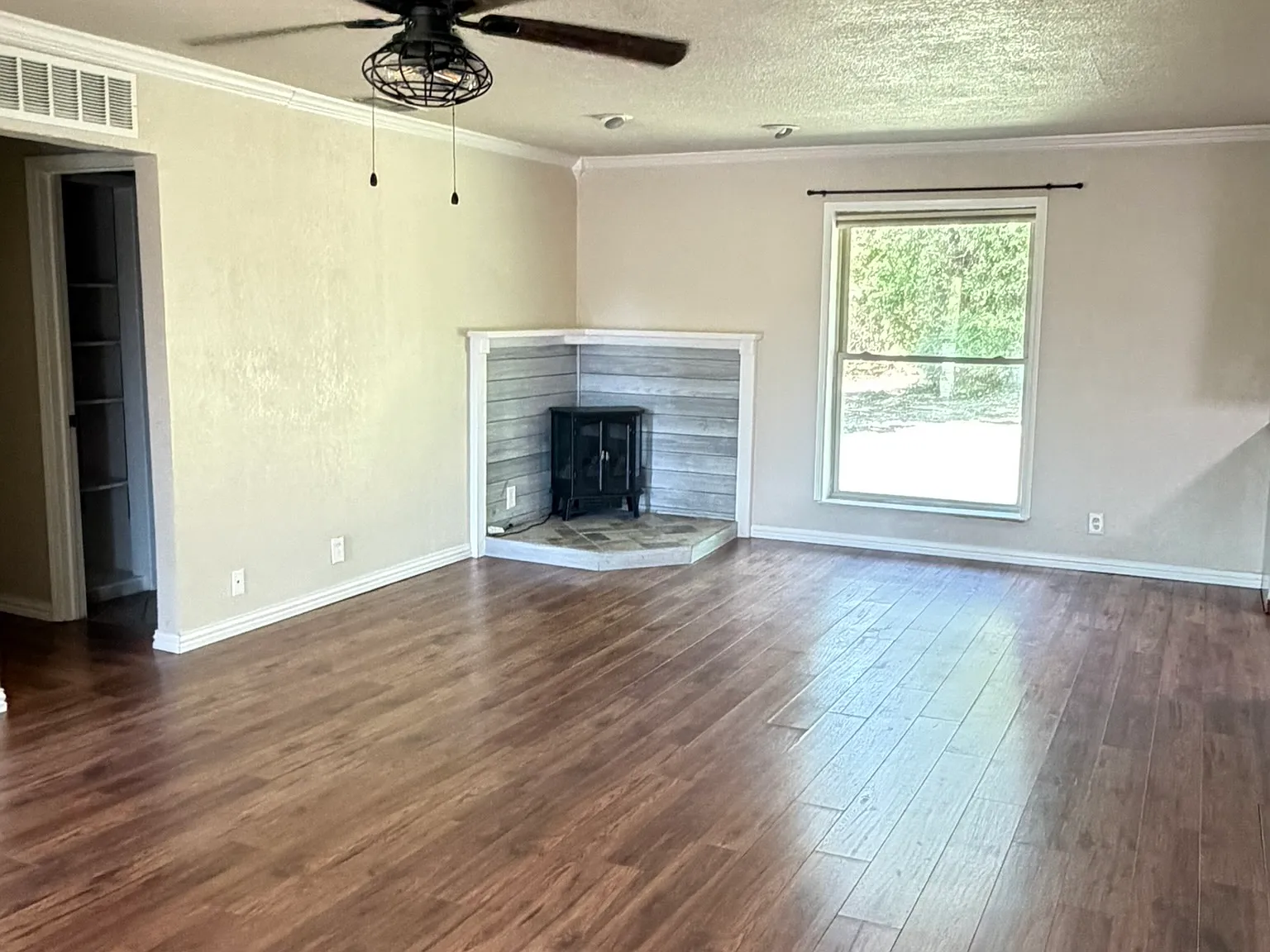 3 bed, 1300 sqft, $1,850 — Photo 4