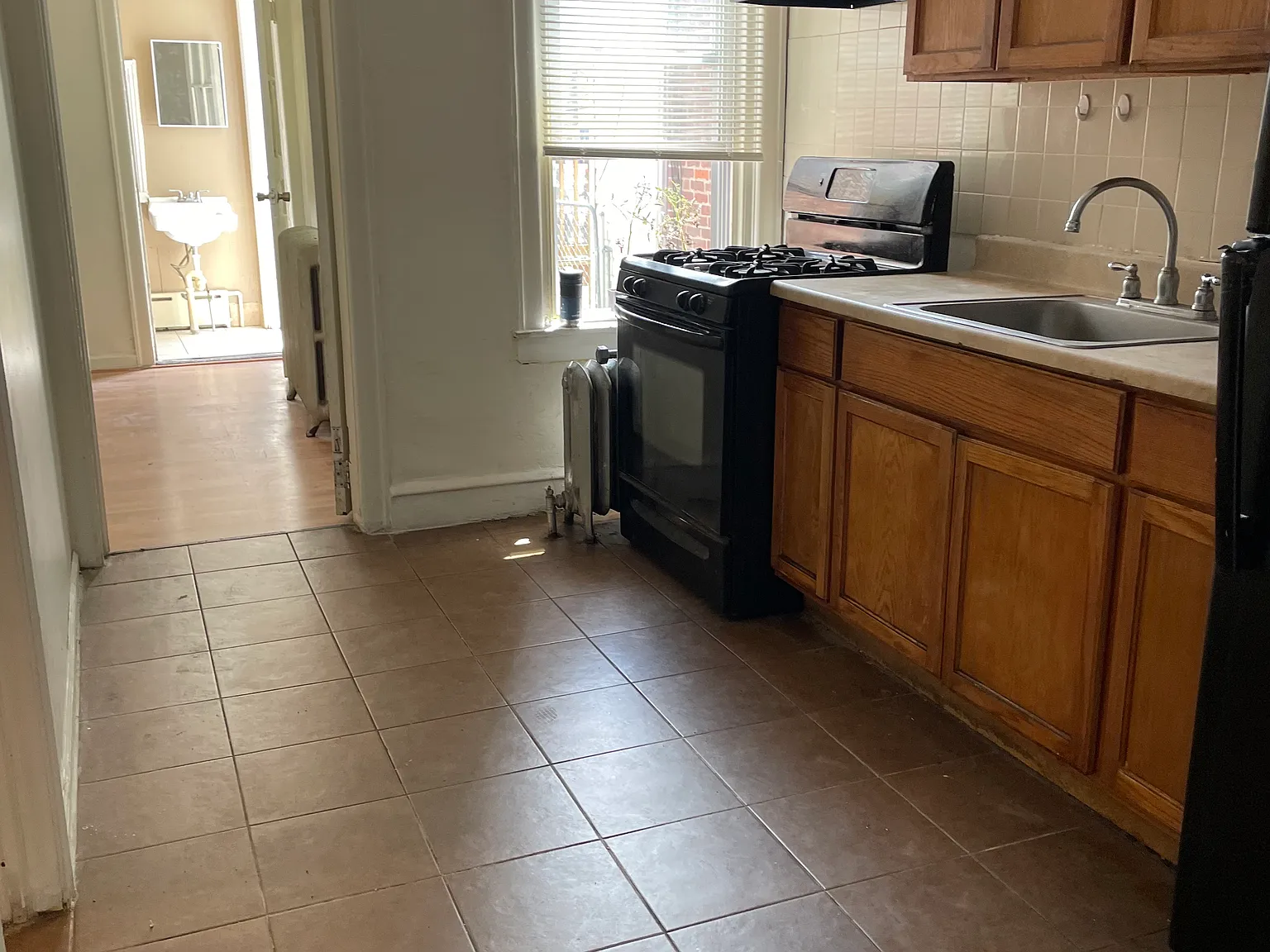 2 bed, 900 sqft, $1,000 — Photo 3