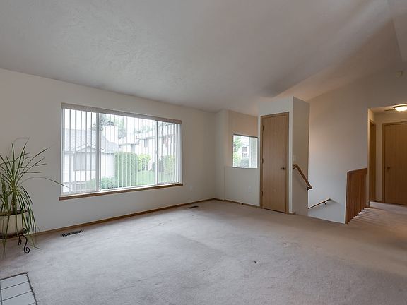 3rd image of 960 E Calkins Dr #960