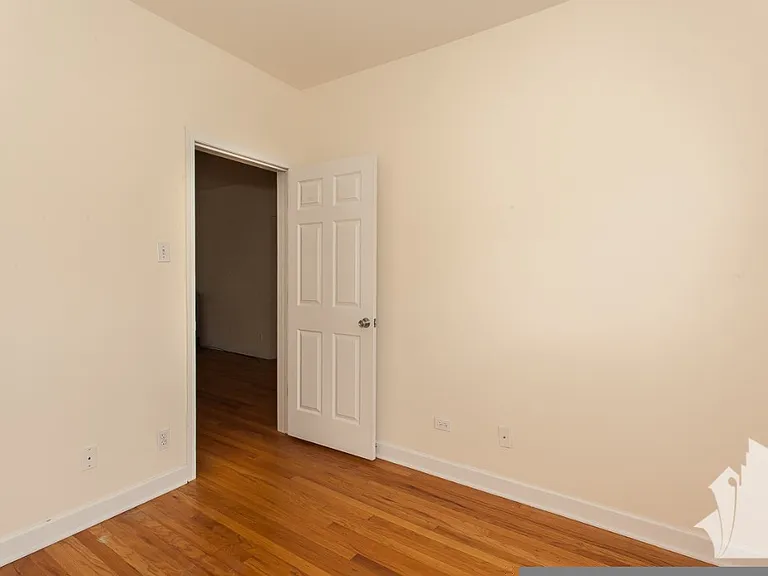 3930 N Pine Grove Ave #2W — Photo 2