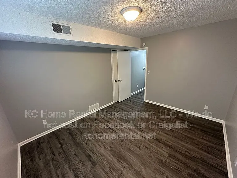 9215 E 54th St — Photo 17