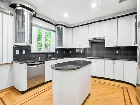 77-16 Kew Forest Lane image 18 of 38