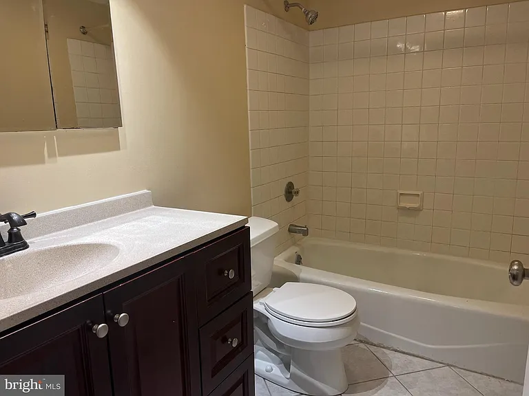 126 Wellington Ter #11L — Photo 13