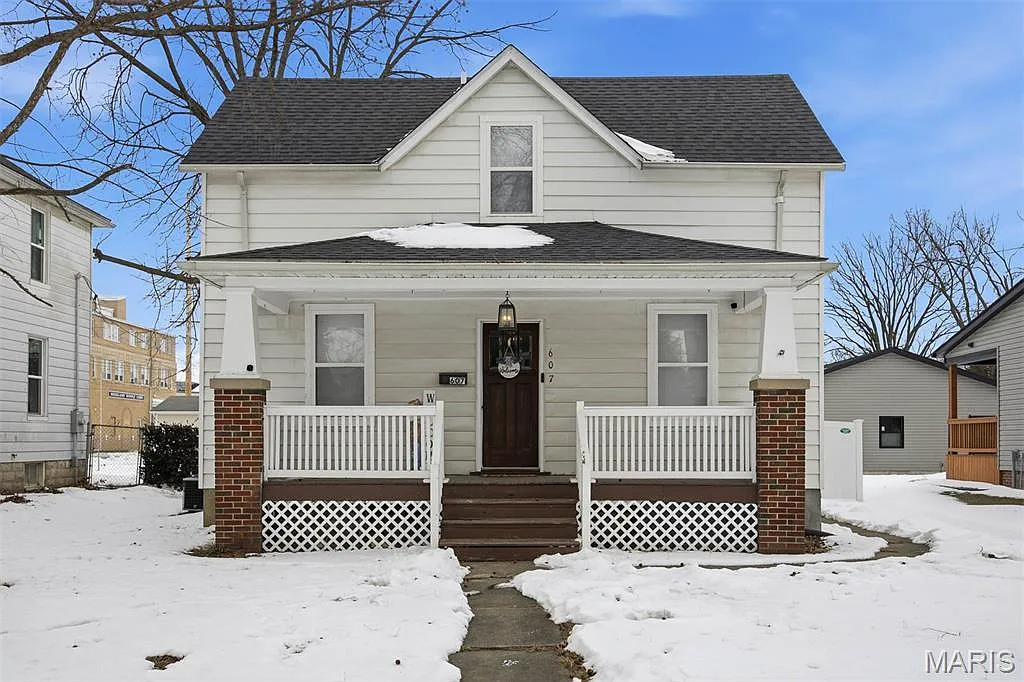 607 Pine St photo 1