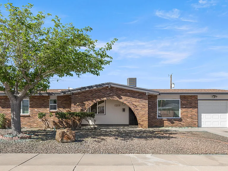 249 Vista Bonita St — Photo 2