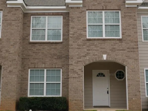 225 Nizzear Ln, Carrollton, GA 30117