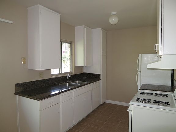 3rd image of 641 Ocean Park Blvd APT 7