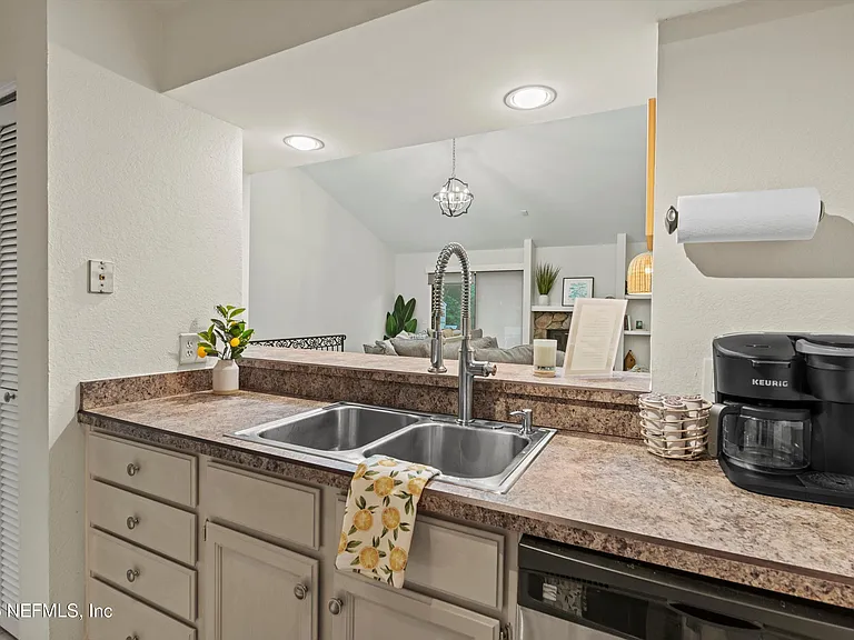 2219 Gorden Ave — Photo 16