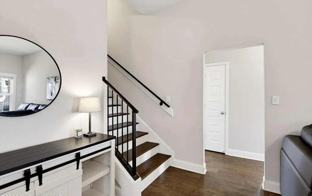 1060 Pettigrew — Photo 4