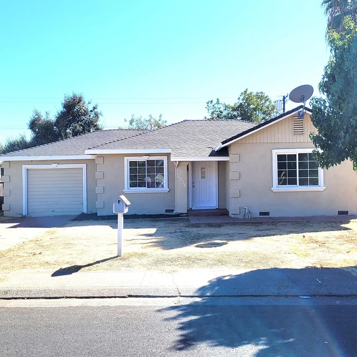 2354 E Flora St photo 1