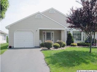 5 Sleepy Hollow Dr, Brick, NJ 08724