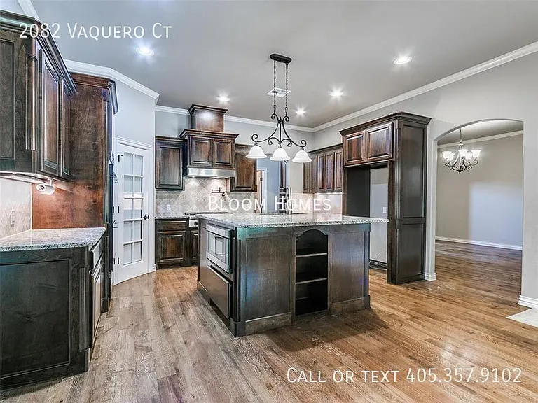 2082 Vaquero Ct — Photo 5