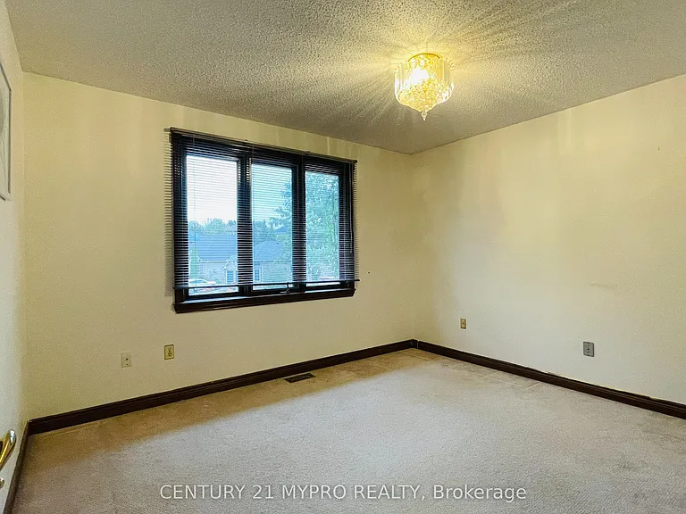 575 Lombardy Ave #MAIN — Photo 15