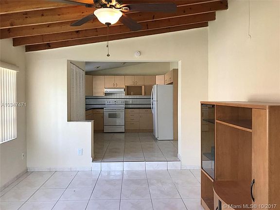 4th image of 300 NW 32nd Ave