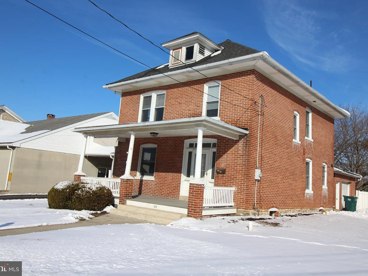 4 bed, 1.5 bath, 2264 sqft, $1,995 — Photo 2