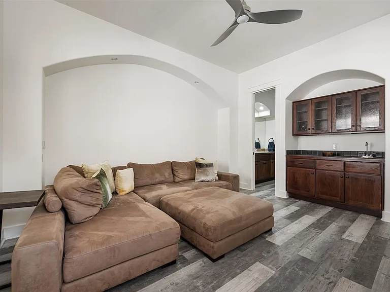 64 Tiburon Dr — Photo 6